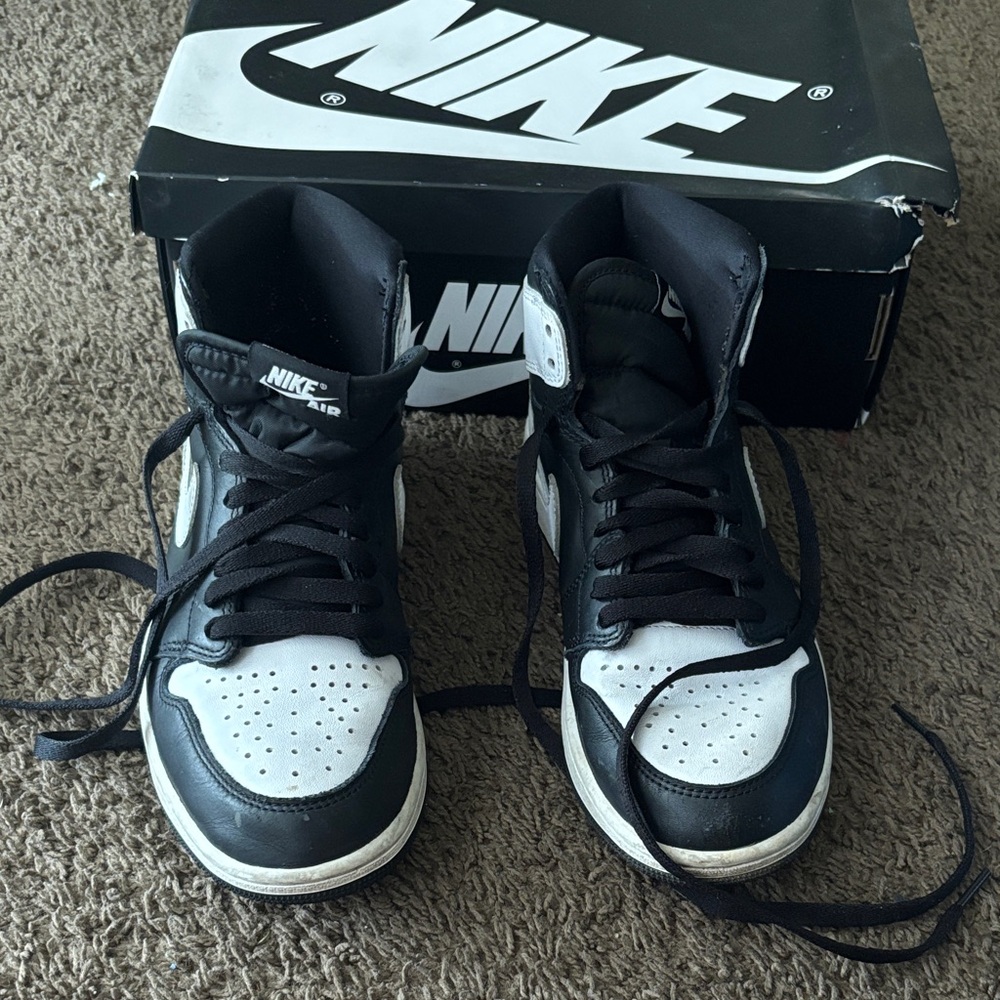 Nike Men's Black and White High-Top Sneakers